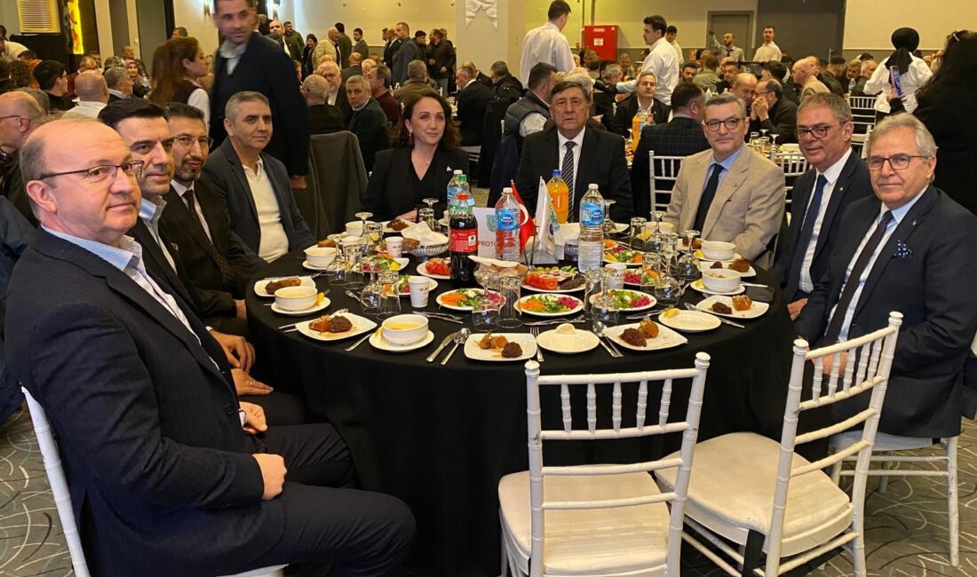 Bandırma Ticaret Borsasının geleneksel iftar yemeği Grandasya Otelde gerçekleştirildi. Yoğun