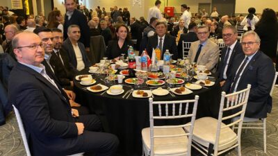Bandırma Ticaret Borsasının geleneksel iftar yemeği Grandasya Otelde gerçekleştirildi. Yoğun