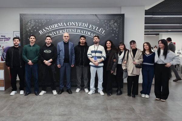 Rektör Boz iftar yemeğinde öğrencilerle bir araya geldi