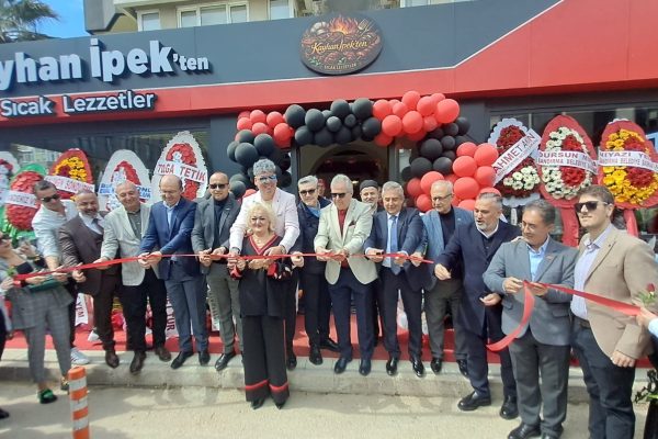 Kayhan İpek’ten görkemli açılış
