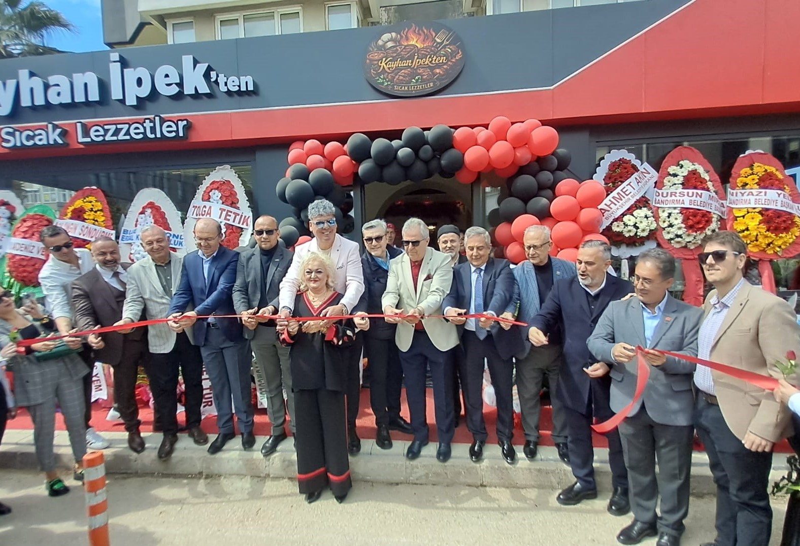 Kayhan İpek’ten görkemli açılış