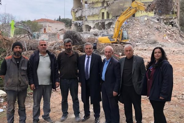 Başkan Karlahan eski SSK hastanesinin yıkımı takip etti