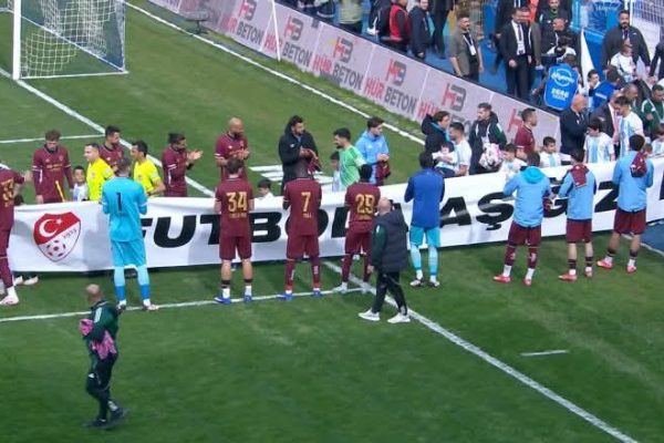 Play Of 90+4 dakikadaki golle mucizelere kaldı