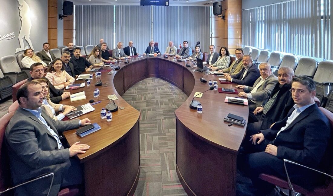 Bandırma Belediyesinde yapılan toplantıda yaza hazırlık konuları masaya yatırıldı. Toplantıya