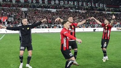 Eskişehirspor, Balıkesirspor’u 3-0’la geçti Play Of rövanş maçında Eskişehirspor Balıkesirspor’u