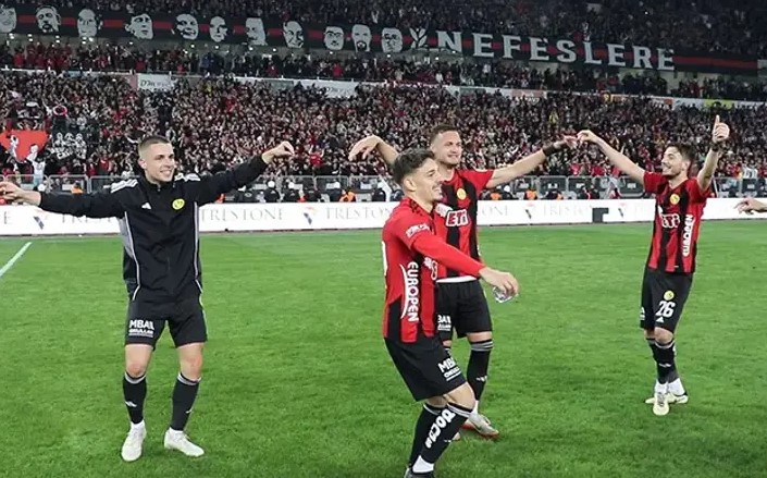 Eskişehirspor, Balıkesirspor’u 3-0’la geçti Play Of rövanş maçında Eskişehirspor Balıkesirspor’u