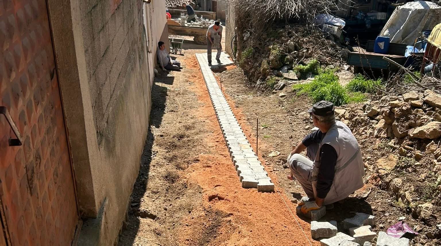 Yol ve altyapı çalışmaları devam ediyor