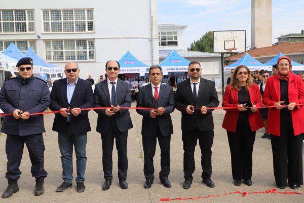 Geleneksel Bahar Şenliği ve TÜBİTAK Bilim Fuarı açıldı