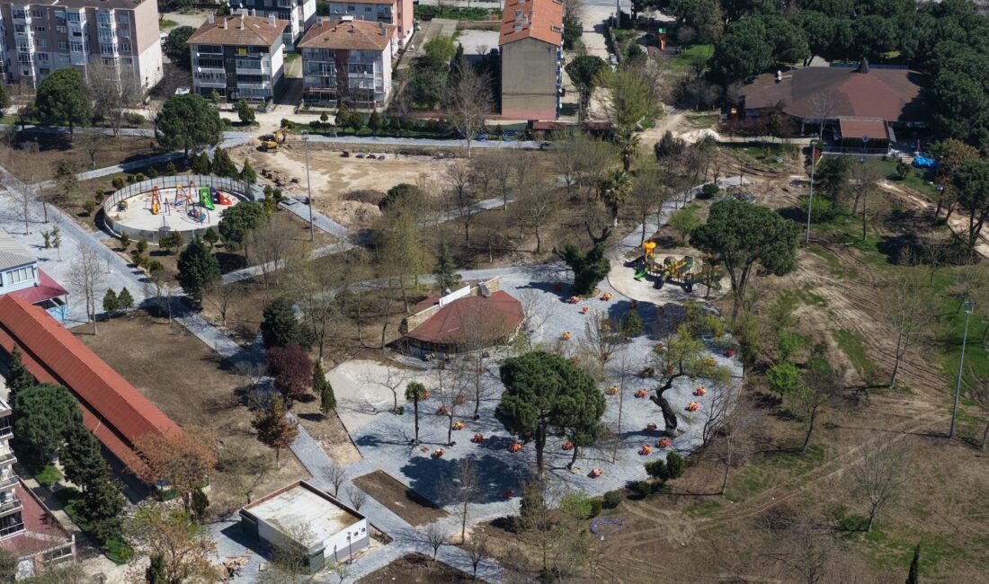 Balıkesir Büyükşehir Belediyesi’nin Susurluk ilçesi Yenimahalle’de yenileme çalışmalarını başlattığı Atatürk