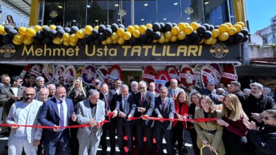 Mehmet Usta Tatlıları Künefe Salonu, çeşitli tatlılarıyla Bandırmalılara hizmet vermek