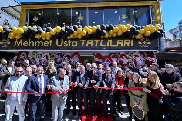 Mehmet Usta Tatlıları Künefe Salonu Bandırma’da Hizmete Açıldı