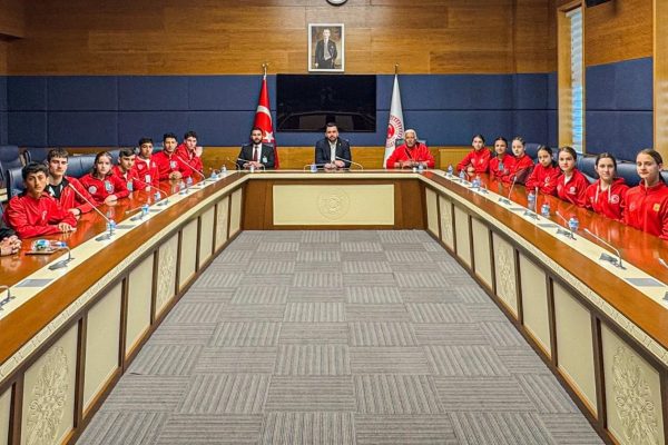 Şampiyon Sporcular Gazi Mecliste