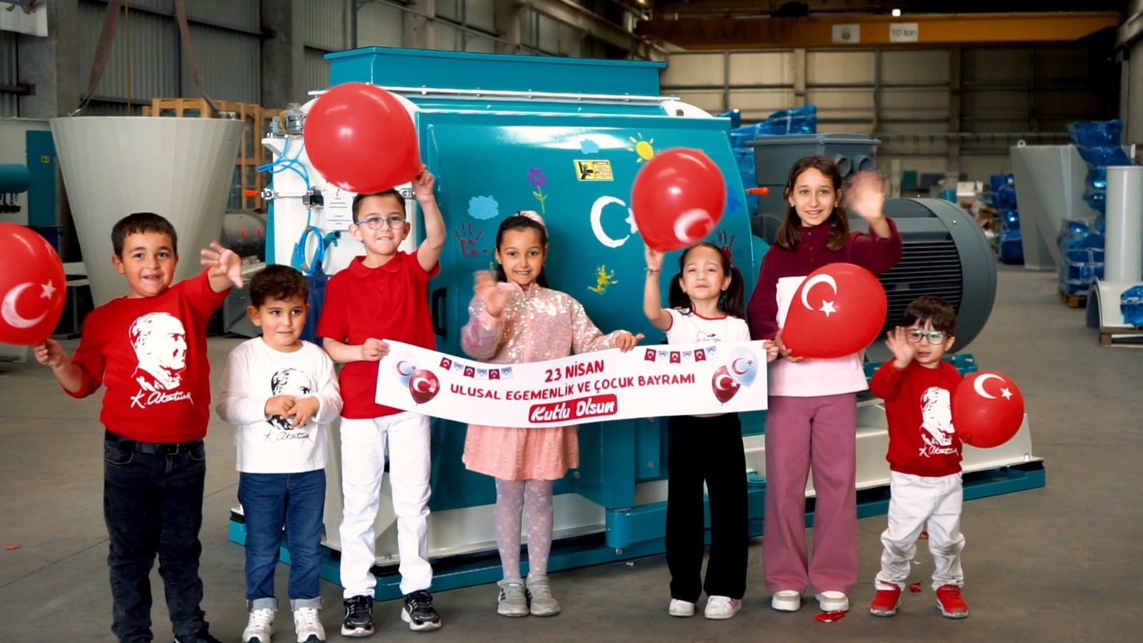 Sanayinin Dev Makineleri 23 Nisan’da Çocukların Tuvali oldu