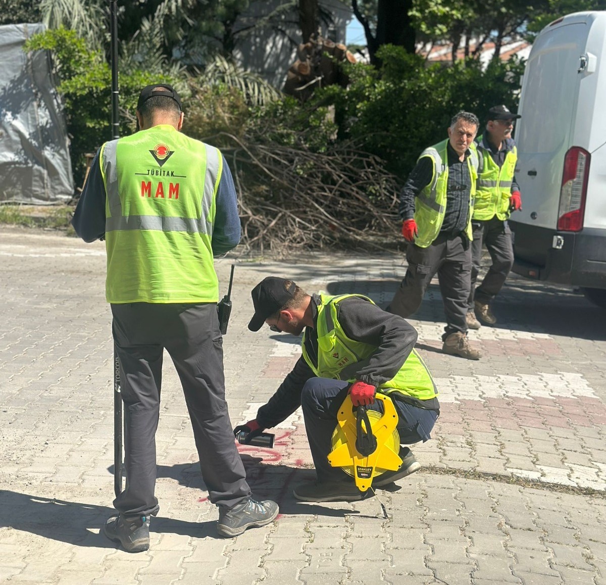Deprem riskine karşı Büyükşehir 20 ilçede saha analizlerini sürdürüyor