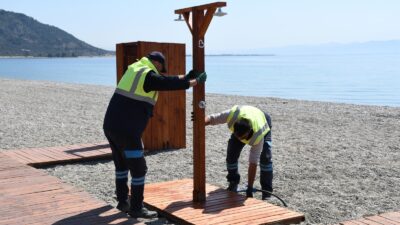 Balıkesir Büyükşehir Belediyesi, sahillerdeki yaz hazırlıklarını sürdürüyor. Halkın ihtiyaçlarına uygun