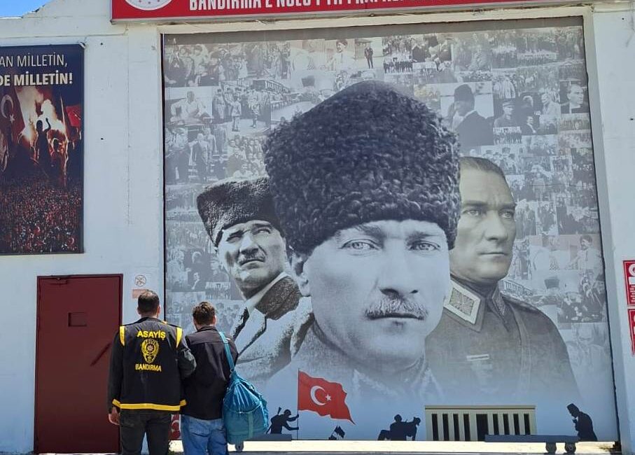 Bandırma’da kamu düzeninin sağlanması ve aranan şahısların yakalanmasına yönelik sürdürülen