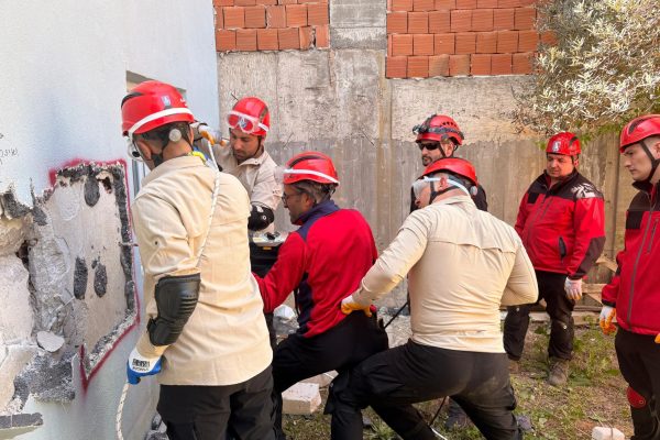 Belediyenin afet ekibi acil durumlar eğitimine devam ediyor