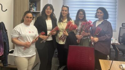 Bandırma Onyedi Eylül Üniversitesi Felsefe Topluluğu’na üye öğrenciler, Anneler Günü