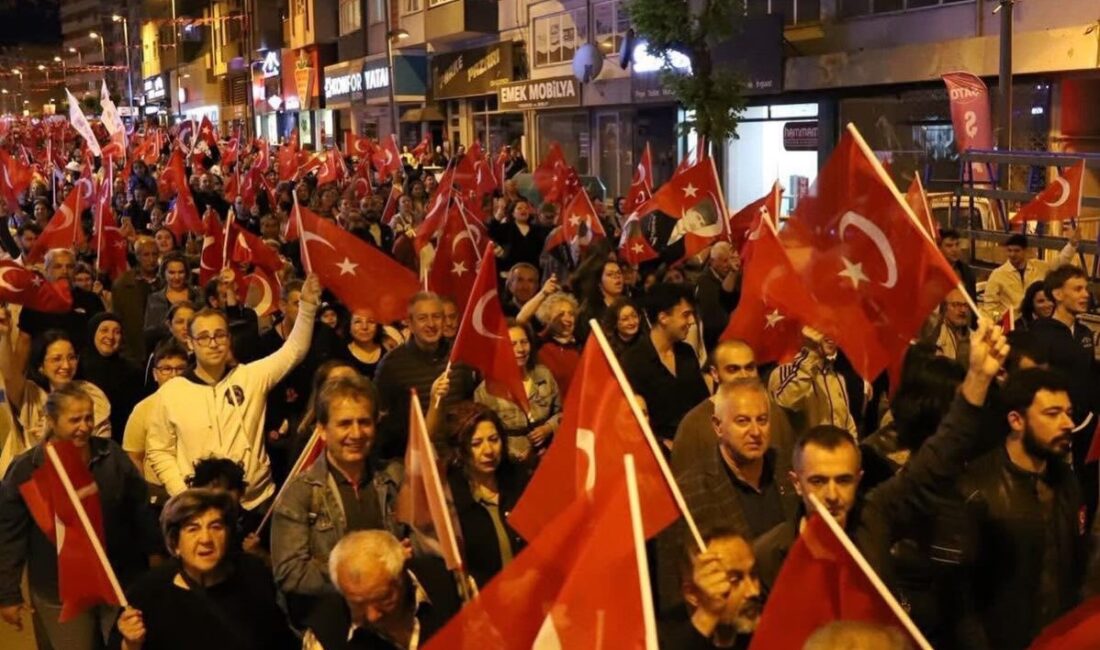 19 Mayıs Atatürk’ü anma Gençlik ve Spor Bayramındaki fener alayı