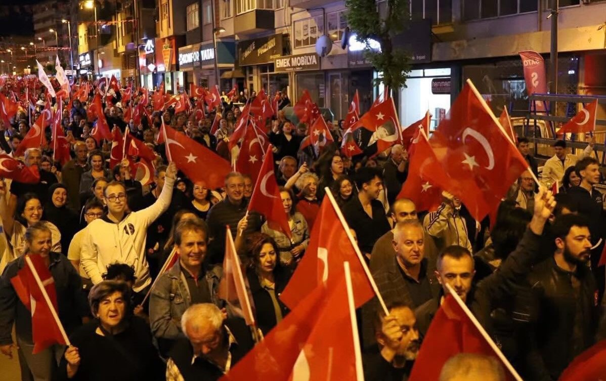 Bandırma’da binler fener alayında buluştu