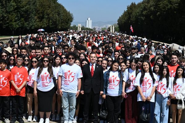 Başkan Akın ve 1071 Balıkesirli Genç Anıtkabir’de