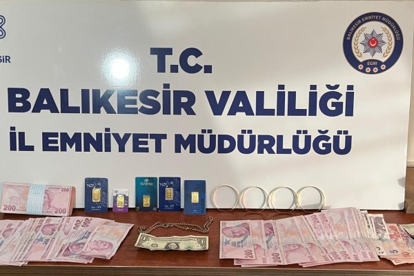 Edremit’de sahte altınları satanlar Bandırma’da yakayı ele verdiler