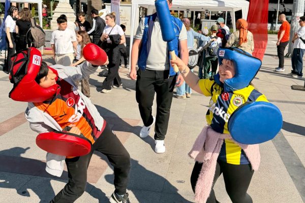 Cumhuriyet Meydanı’nda Gençlik Haftası Coşkusu