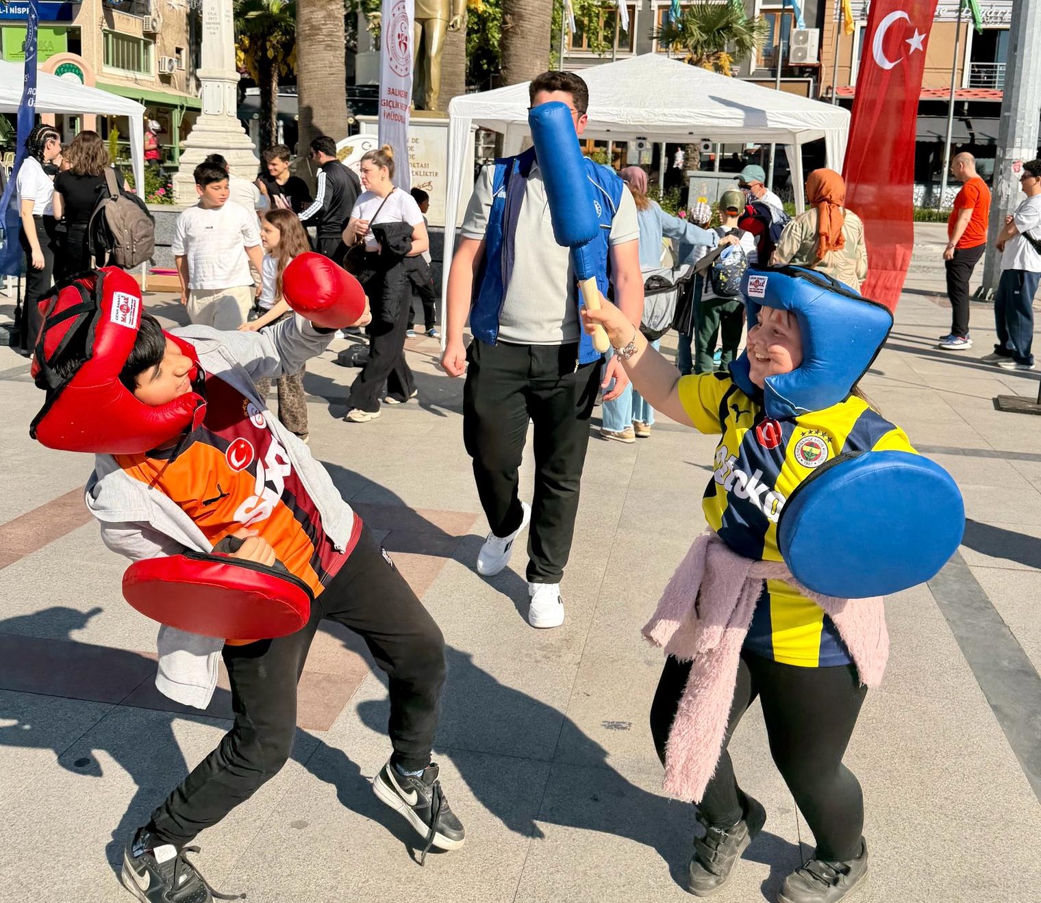 Cumhuriyet Meydanı’nda Gençlik Haftası Coşkusu