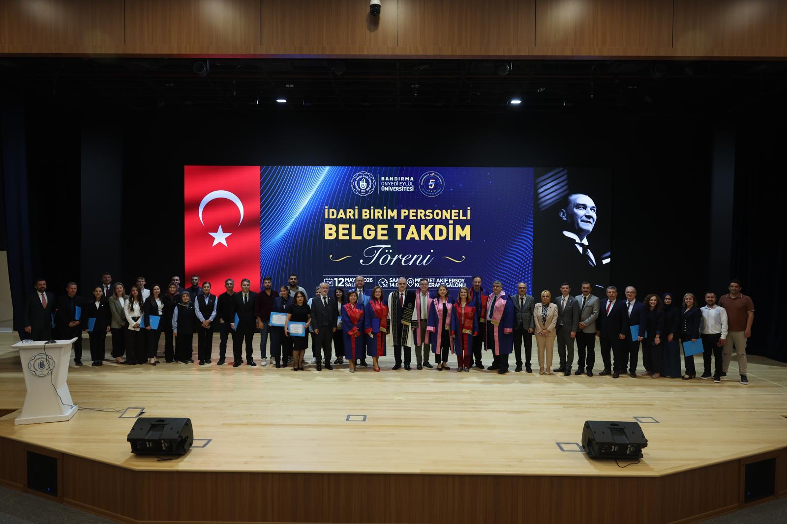 Akademik ve İdari personeli belge takdim töreni düzenlendi
