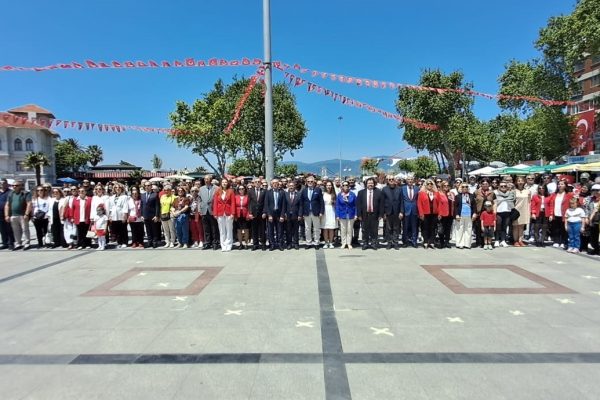 Bandırma’da alternatif törene devam edildi