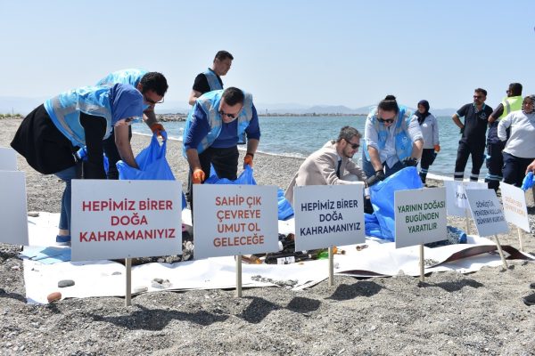 Denizlerin korunması için kıyı temizliği yapıldı