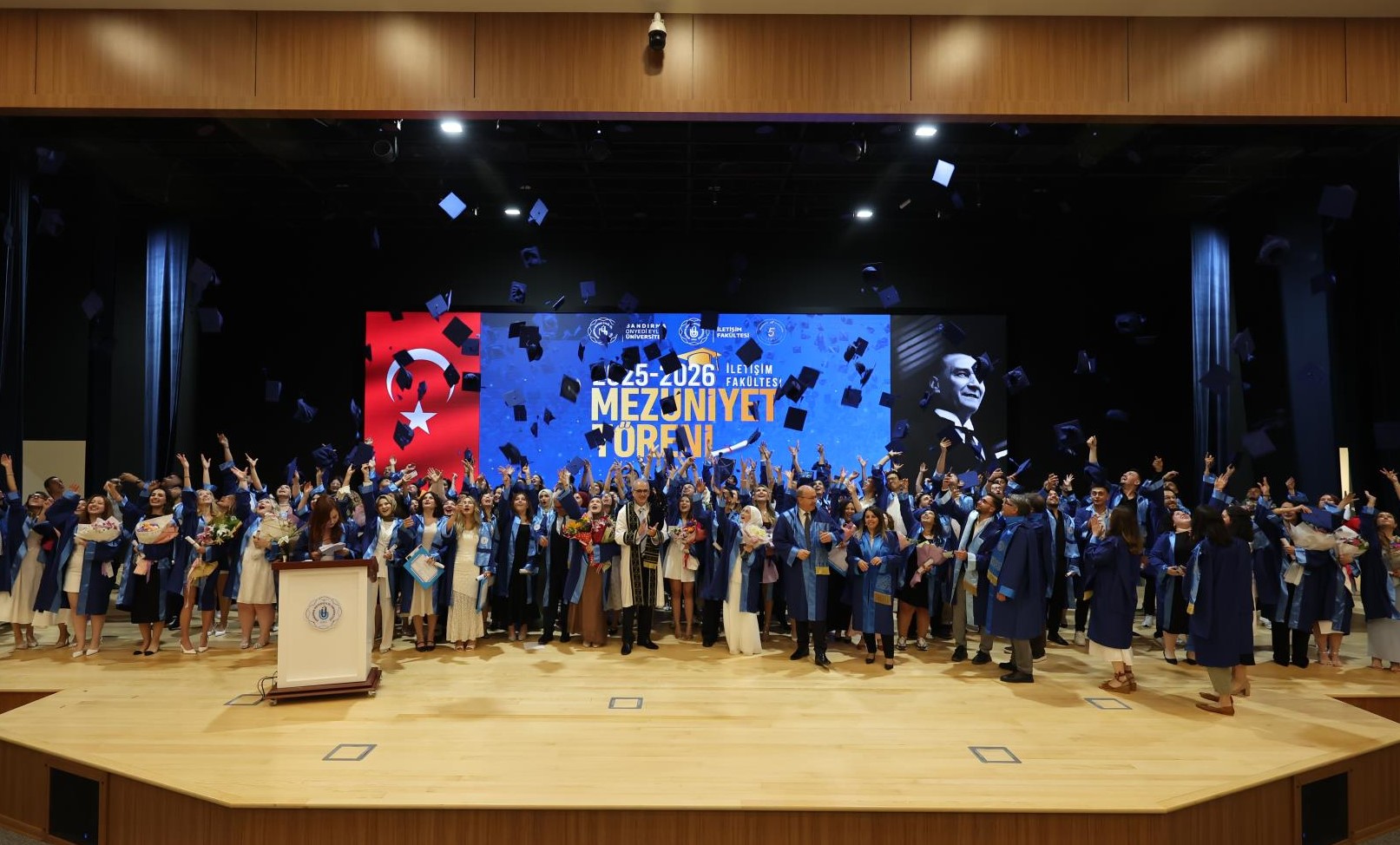 İletişim Fakültesi Mezuniyet Töreni Gerçekleşti