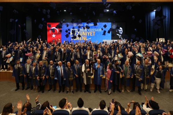 Mühendislik ve Doğa Bilimleri Fakültesinde Mezuniyet Töreni Gerçekleşti