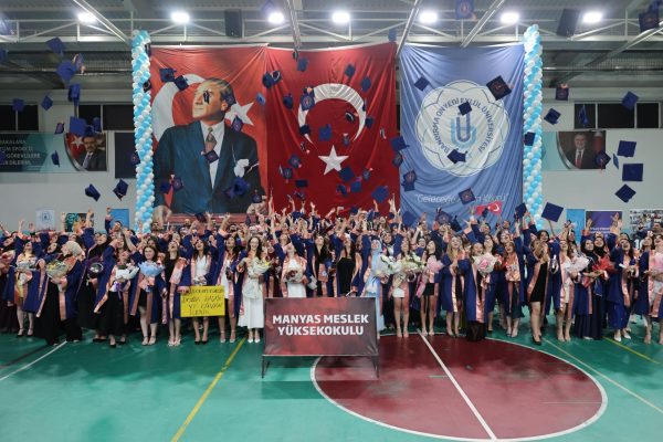 Manyas Yüksekokulunun Mezuniyet Töreni Gerçekleşti