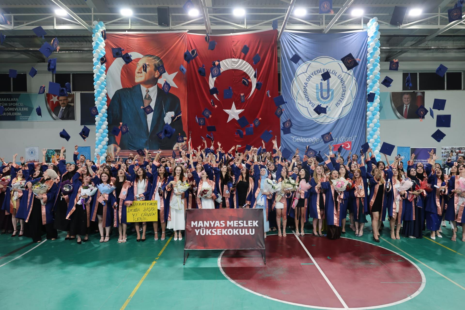 Manyas Yüksekokulunun Mezuniyet Töreni Gerçekleşti