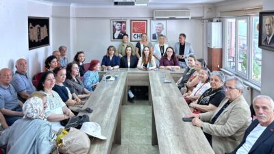 Bandırma CHP’li kadın meclis üyeleri CHP ileç Başkanlığında düzenledikleri basın