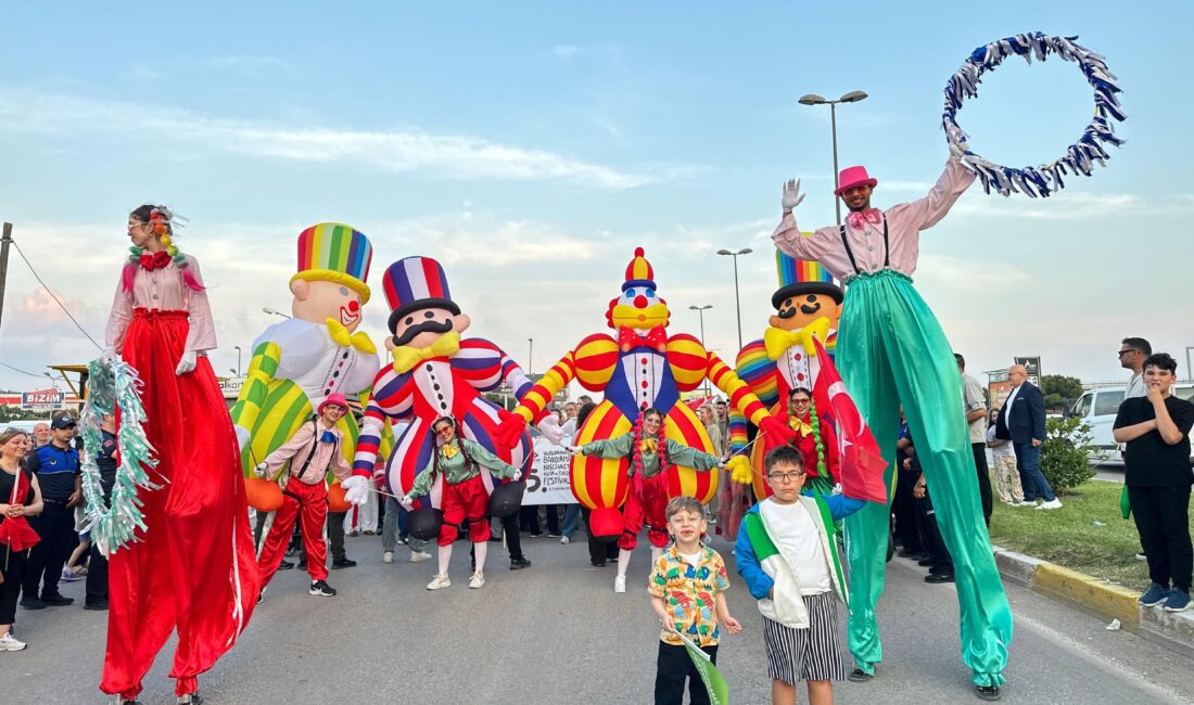 35. Uluslararası Kuşcenneti Kültür ve Turizm Festivalinin 2. günü kortej