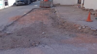 Bandırma’da yol onarım çalışmaları hızla devam etse de Belediye ekipleri