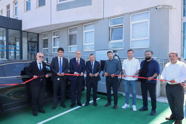 BANÜ’de Elektrikli Şarj İstasyonu Hizmete Girdi