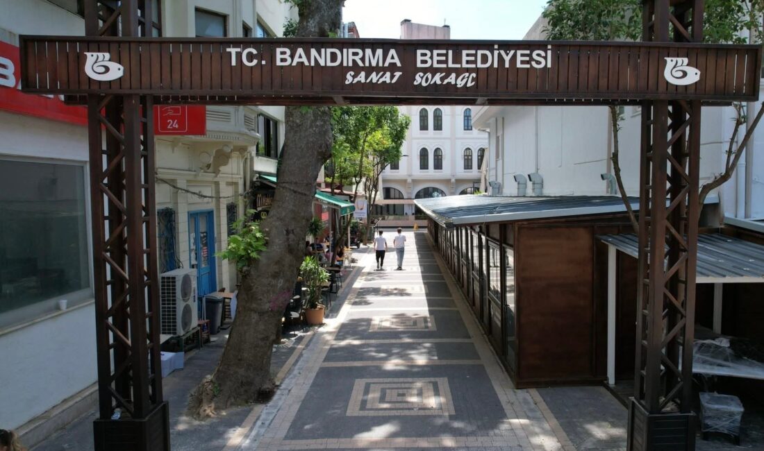 Bandırma Belediye Başkanı Dursun Mirza, kentin kültürel ve sanatsal hayatına