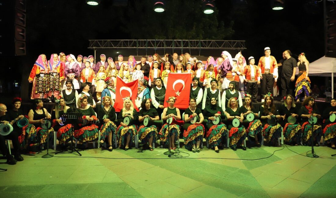 Gönen Belediyesi Halk Oyunları Topluluğunun sahnelediği “Yöreden Yüreğe Bin Bir