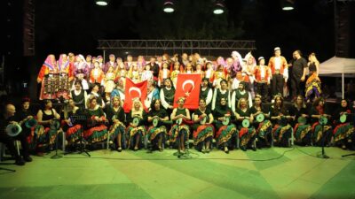 Gönen Belediyesi Halk Oyunları Topluluğunun sahnelediği “Yöreden Yüreğe Bin Bir