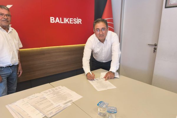 “Hemen Kurultay” için imzalar atıldı