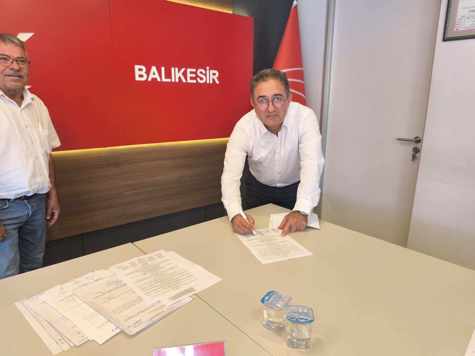 “Hemen Kurultay” için imzalar atıldı