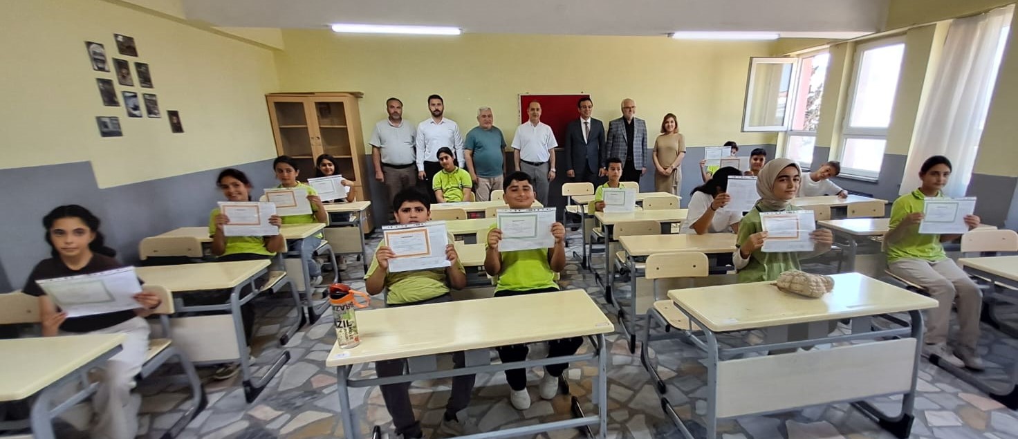 Bandırma’da 28 bin öğrenci karnelerini aldı