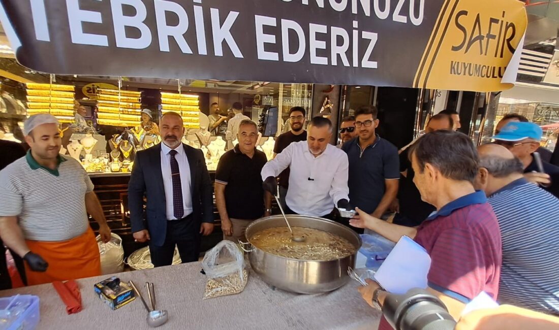 Safir Kuyumculuk tarafından Muharrem ayı dolayısıyla geleneksel aşure hayrı gerçekleştirildi.