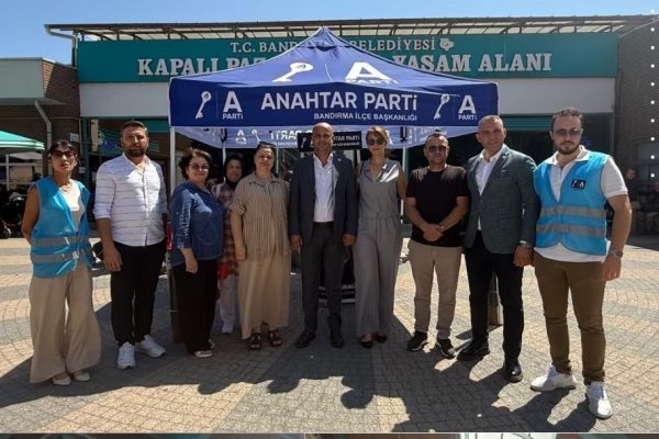 Anahtar Parti İlçe Teşkilatı Bandırma’da aşure hayrı düzenledi