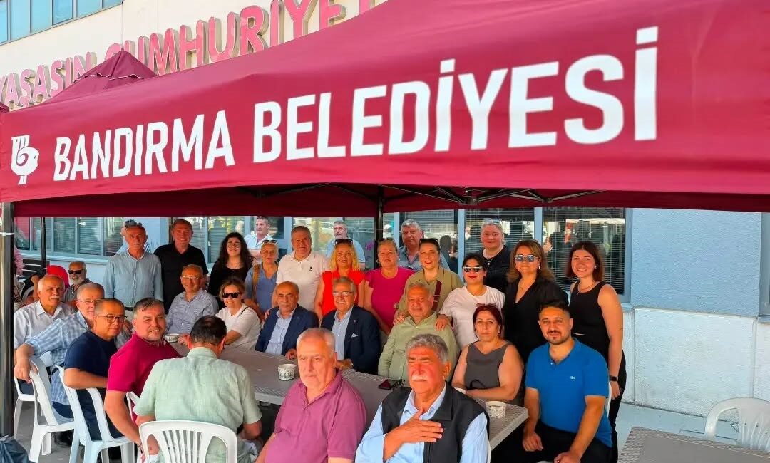 Bandırma Belediyesi, Muharrem ayının 12. günüde düzenlediği aşure hayrında vatandaşları