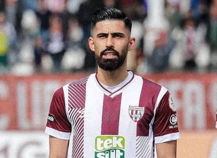 Bandırmaspor ile sözleşmesi sona eren orta saha oyuncusu Hikmet Çiftçi,