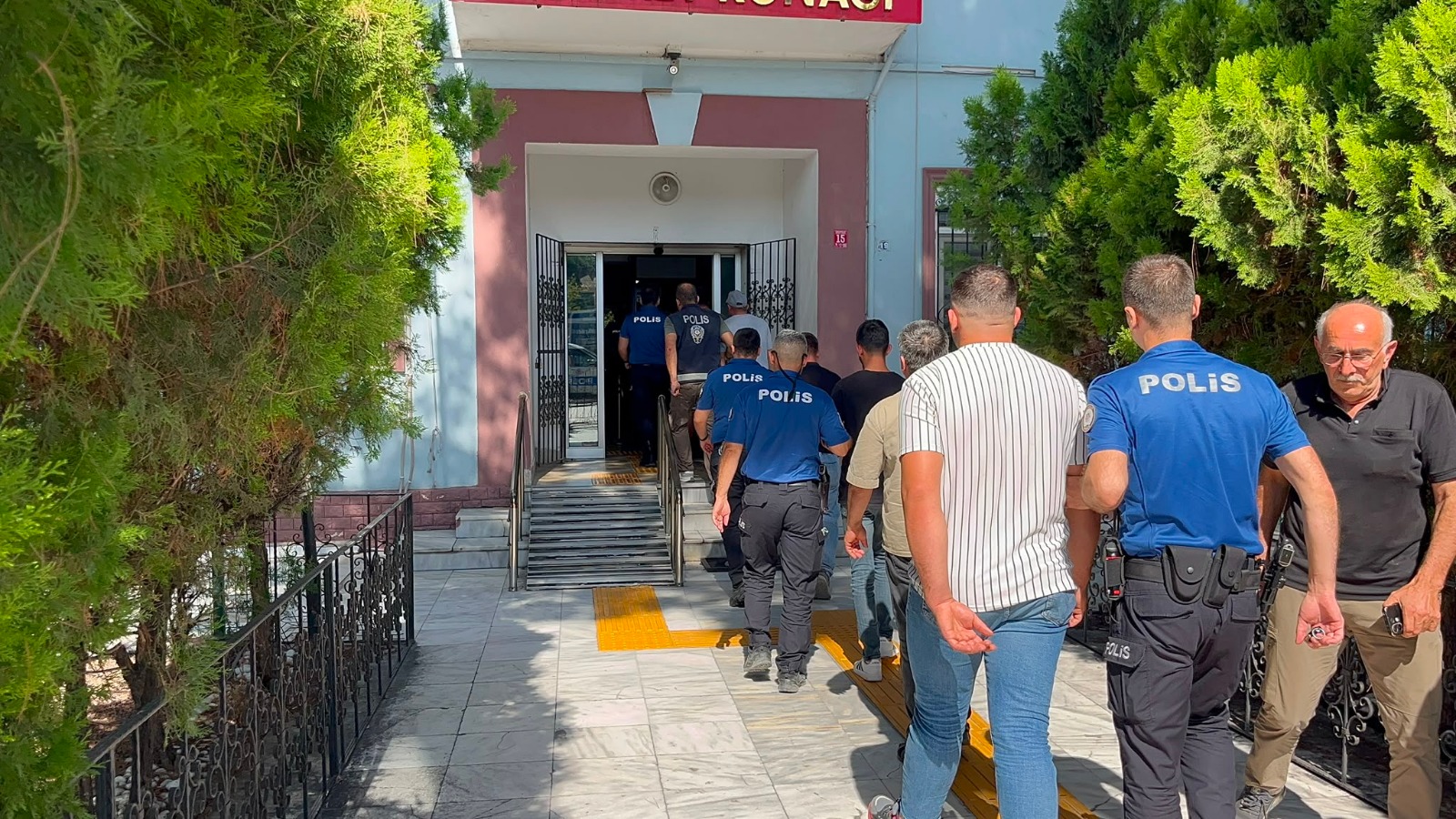 Uygulama Noktalarını Whatsapptan Paylaştılar:7 Gözaltı